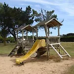 Maison Renovee Avec Piscine Chauffee, Tennis Et Parking A 100m Des Commerces - Fr-1-231-330 *