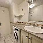 Maison Renovee Avec Piscine Chauffee, Tennis Et Parking A 100m Des Commerces - Fr-1-231-330 *