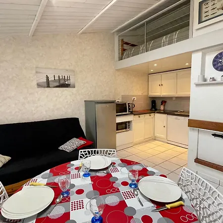 Holiday home Maison Renovee Avec Piscine Chauffee, Tennis Et Parking A 100m Des Commerces - Fr-1-231-330 *