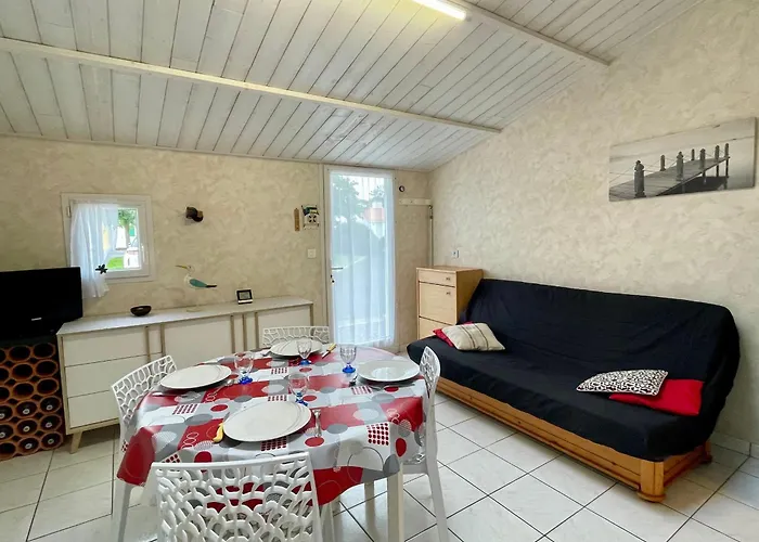 Maison Rénovée Avec Piscine Chauffée, Tennis Et Parking à 100m Des Commerces - Fr-1-231-330