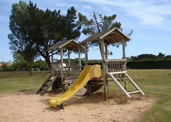 Maison Renovee Avec Piscine Chauffee, Tennis Et Parking A 100m Des Commerces - Fr-1-231-330 *