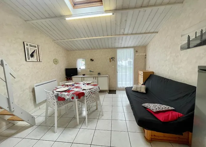 Maison Renovee Avec Piscine Chauffee, Tennis Et Parking A 100m Des Commerces - Fr-1-231-330 *